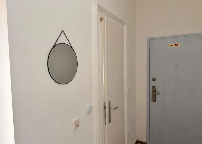 Spacious Netflix For Up To 4 People With Massage Shower شقة فيينا