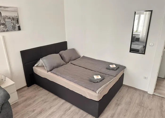 Spacious Netflix For Up To 4 People With Massage Shower *
