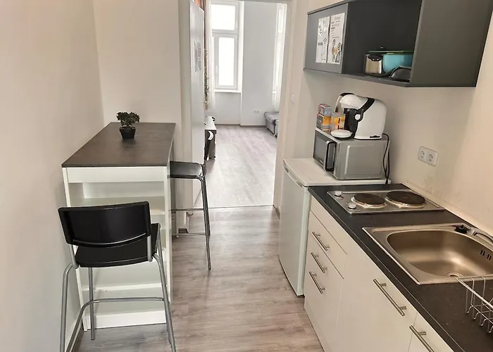 Spacious Netflix For Up To 4 People With Massage Shower *