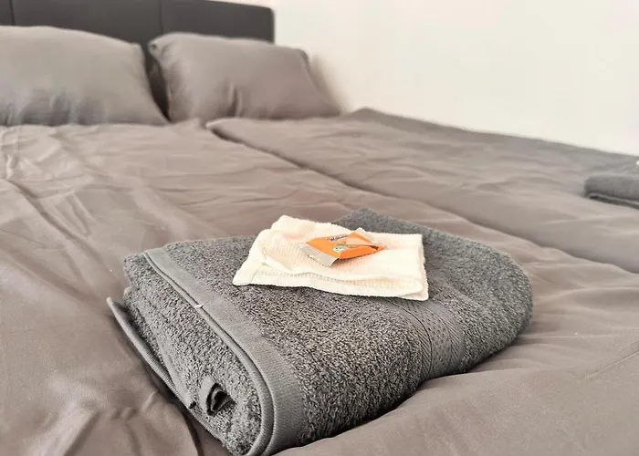 Spacious Netflix For Up To 4 People With Massage Shower فيينا