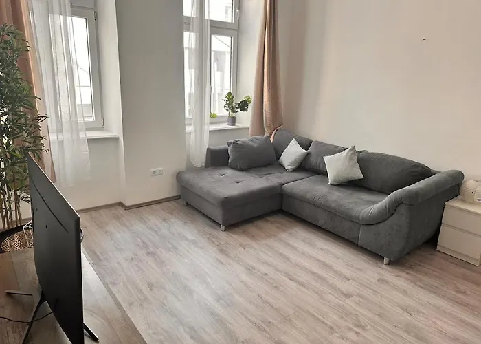 Spacious Netflix For Up To 4 People With Massage Shower شقة *